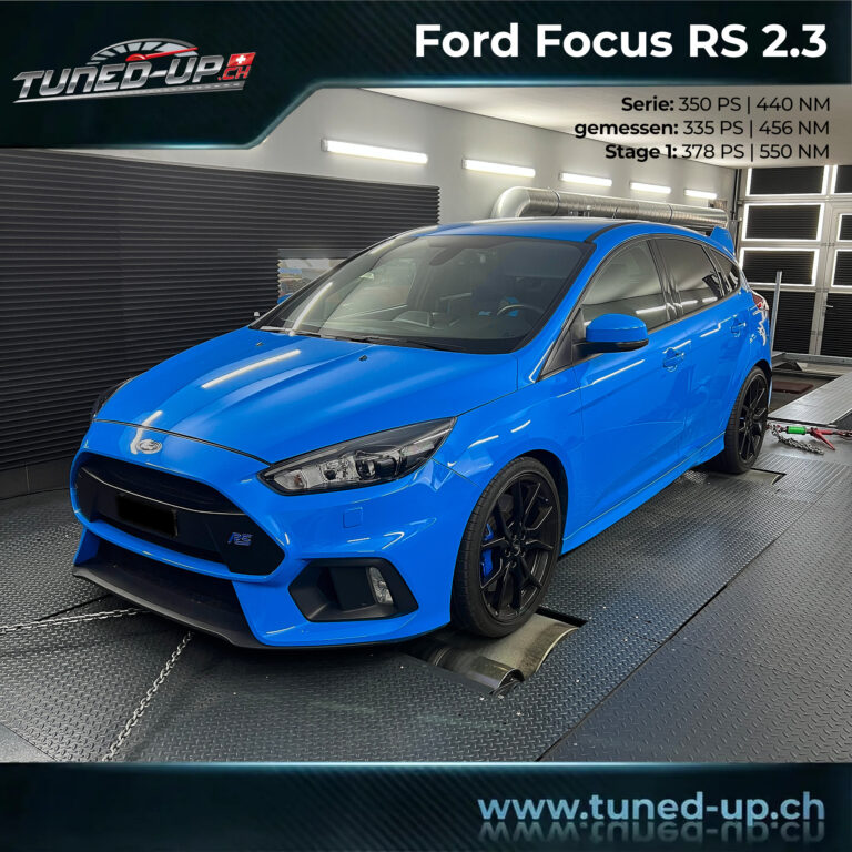Blauer Ford Focus RS 2.3 EcoBoost auf dem Allrad-Leistungsprüfstand bei Tuned Up in Rorbas.